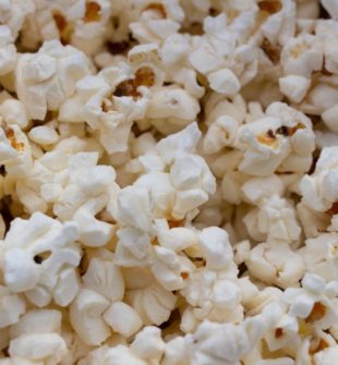 Lej en popcornmaskine og tilføj sjov og smag til dit event